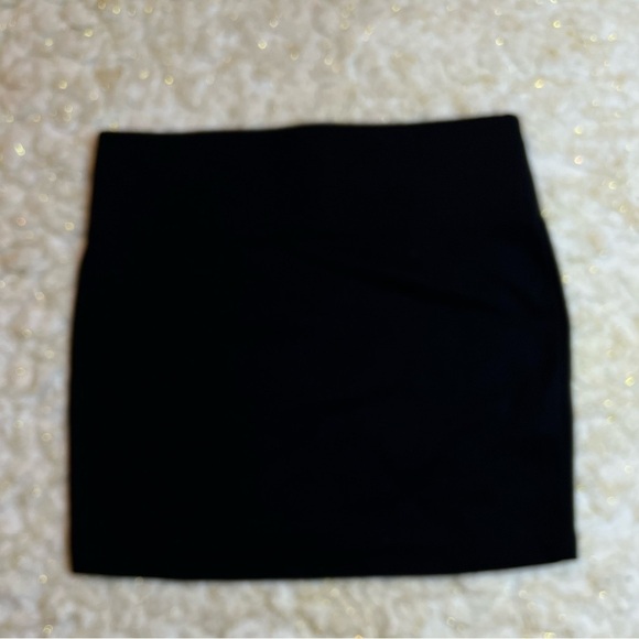 ⭐️ BCBGeneration Skirt - Picture 2 of 4